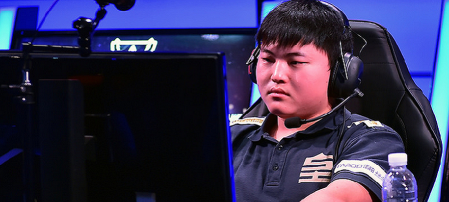 Uzi Joins Royal Never Give Up