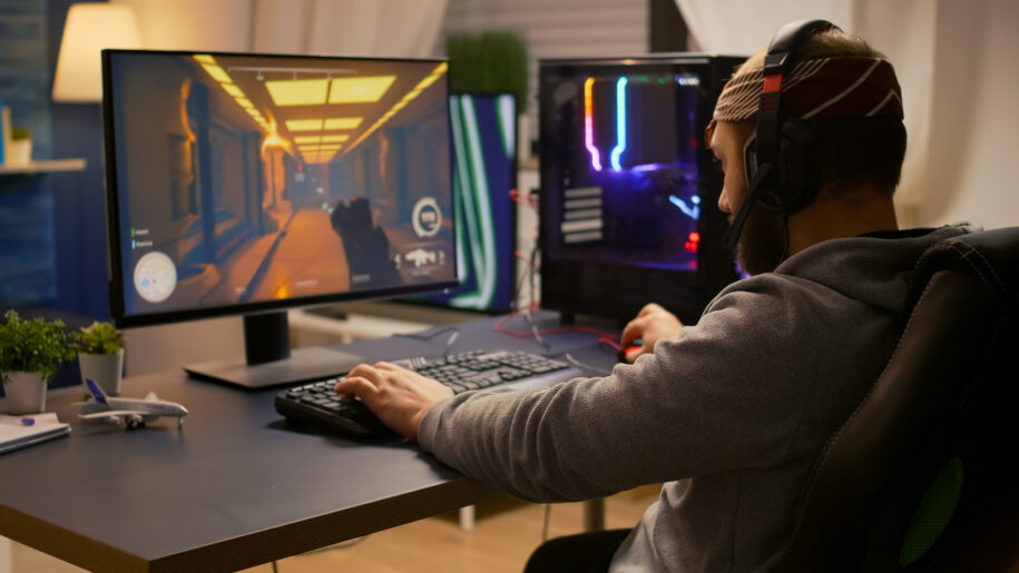 How to Choose: Prebuilt Gaming PC vs. Custom Gaming PC